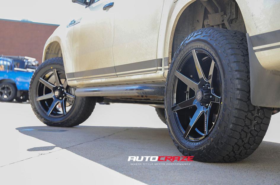 MERCEDES X CLASS AVALANCHE GLOSS BLACK MILLED ACCENTS